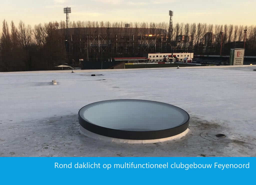 Rond daklicht clubgebouw Feyenoord